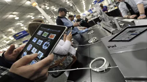 Ipad2 customer hands 2