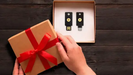 Box hands child 2(2)